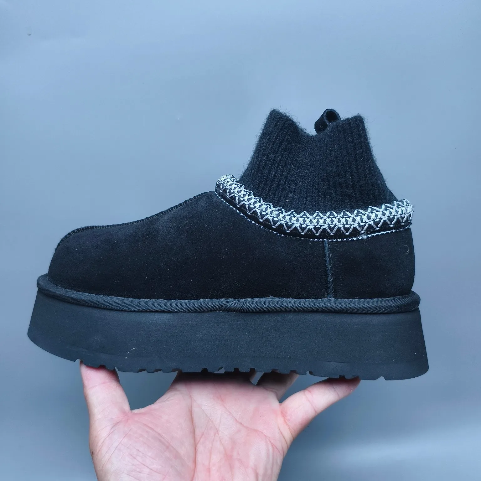 💰520 UGG sheepskin all-in-one snow boots 5956 thick-soled ethnic style braided style Color: maroon black sand matching code: 35-40